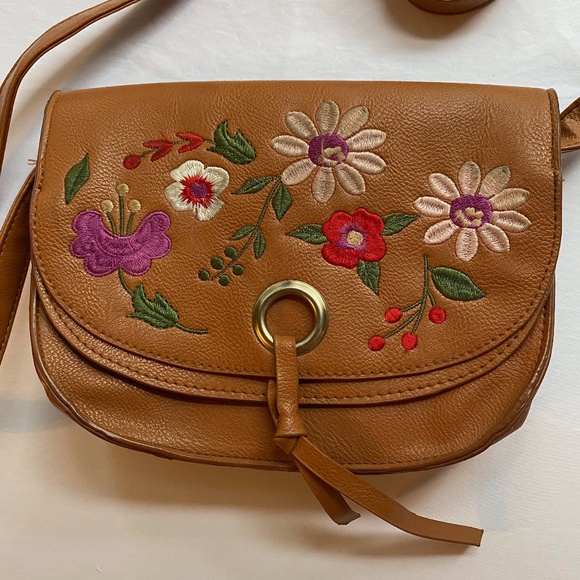Charlotte Russe Embroidered Floral Bag - Picture 2 of 6